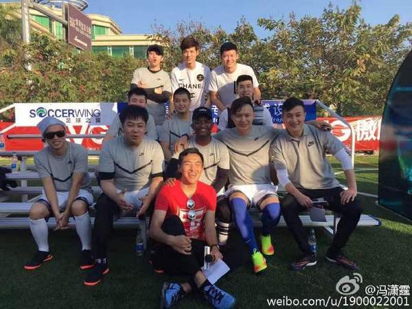 últimas notícias da empresa sobre Feng Xiaoting Charity Football Game guardou ontem, devotando o amor ao futuro do futebol de China  0