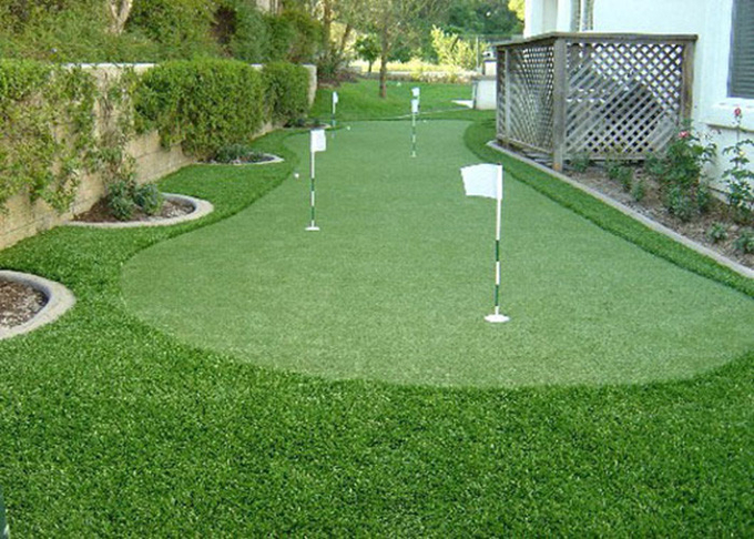 Tapetes artificiais da grama do golfe fantástico dos verdes de colocação, material sintético do PE da grama do golfe 0