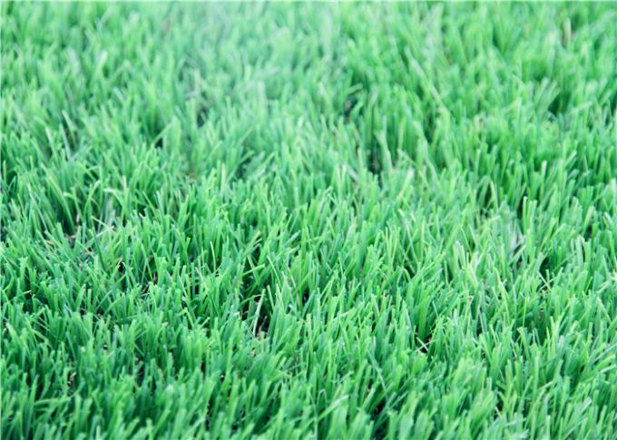 A grama artificial do jardim macio reciclável da saúde atapeta favorável ao meio ambiente 0