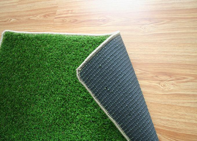 A fibra original dá forma ao verde exterior interno do relvado da grama de tapete artificial para a decoração da cidade 0