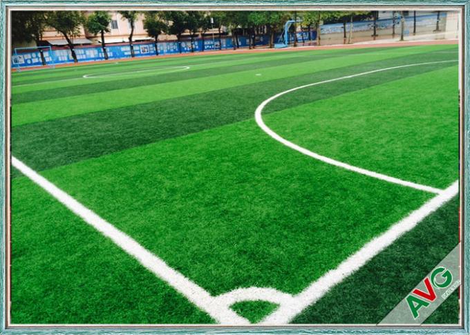 Relvado sintético 13000 Dtex do futebol do ISO 14001 para o campo de futebol profissional 0