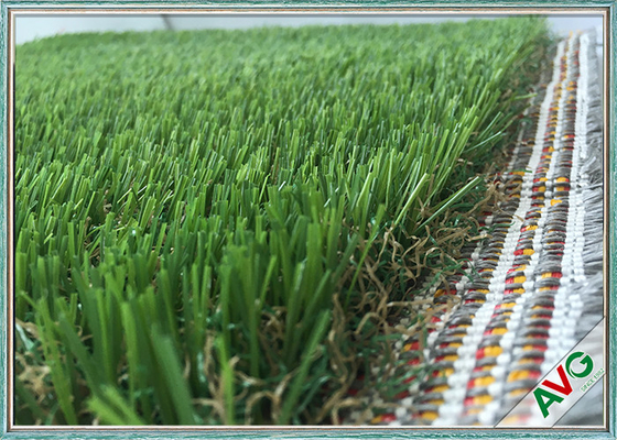 CHINA Verde de colocação artificial exterior interno da grama para as crianças que jogam o GV/ESTO/CE fornecedor