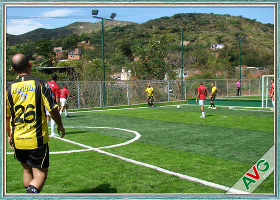 CHINA Altura UV do PE 40mm da resistência da grama artificial do futebol do relvado de Futsal do alto densidade antiderrapante fornecedor
