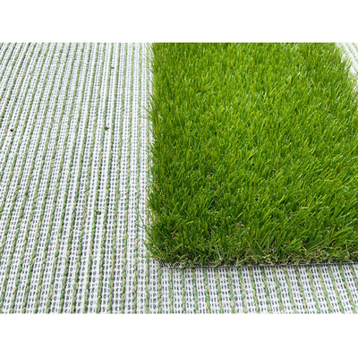 CHINA Fio curvado sintético de vista natural da grama artificial macia da decoração para o jardim fornecedor