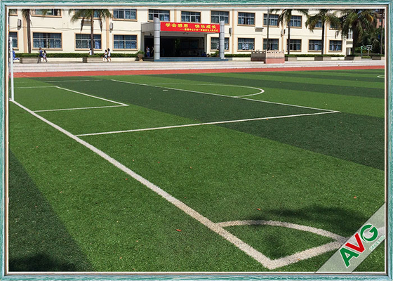CHINA Relvado artificial do futebol liso proeminente/material reciclável da grama 100% fornecedor