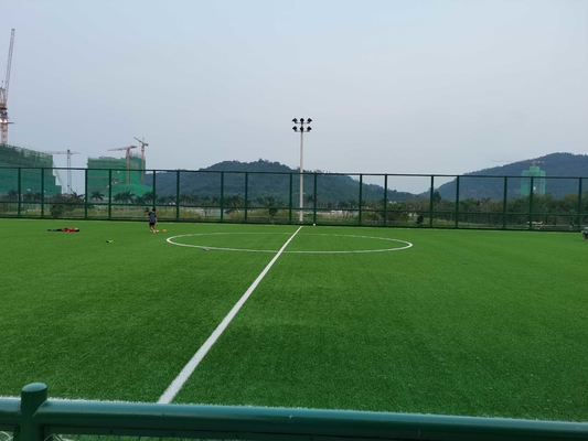 Do futebol artificial da grama do relvado do futebol esportes artificiais da grama que pavimentam para a venda por atacado fornecedor